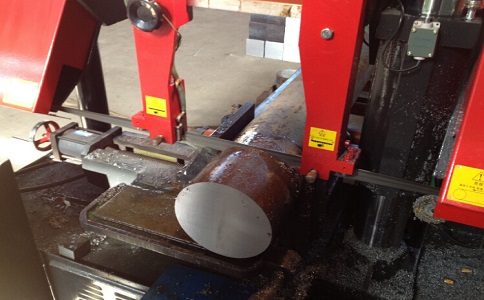 普安卧式带锯床加工时出现明显振荡如何排查？